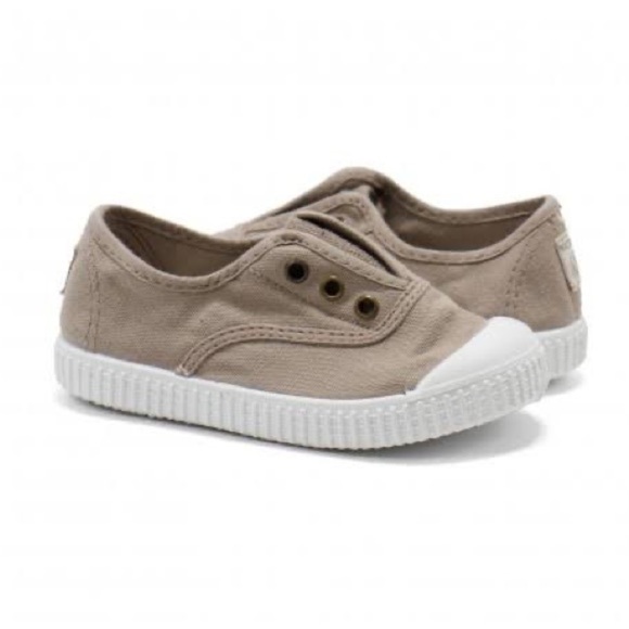 VICTORIA TODDLERS 1915 INGLESA SLIP-ON CANVAS SHOES 30 NEW - Picture 1 of 4